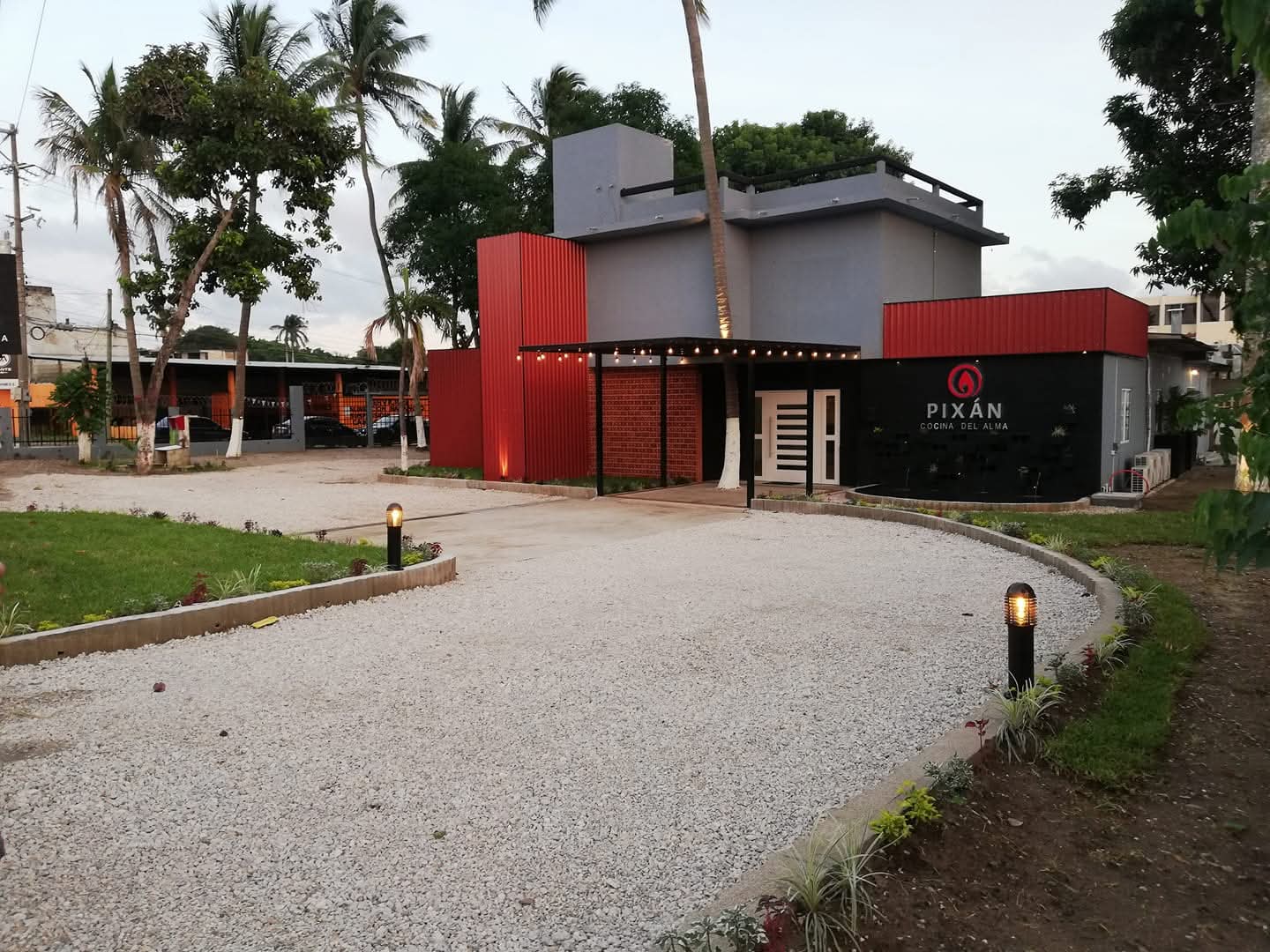 Fachada del restaurante Pixán
